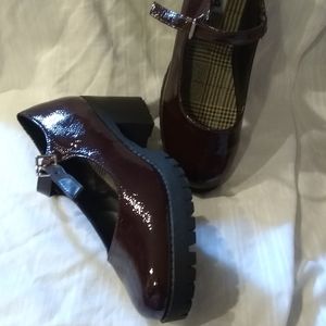 SODA women's shoes size 9